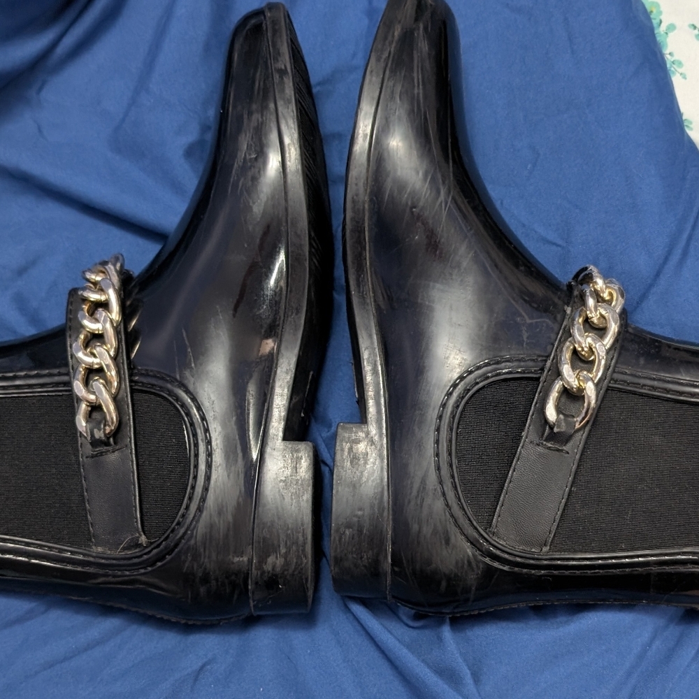 Call It Spring Black Ankle Rain ๐ง๏ธ โ Boots with Chain Detail Size 8 - Picture 9 of 11